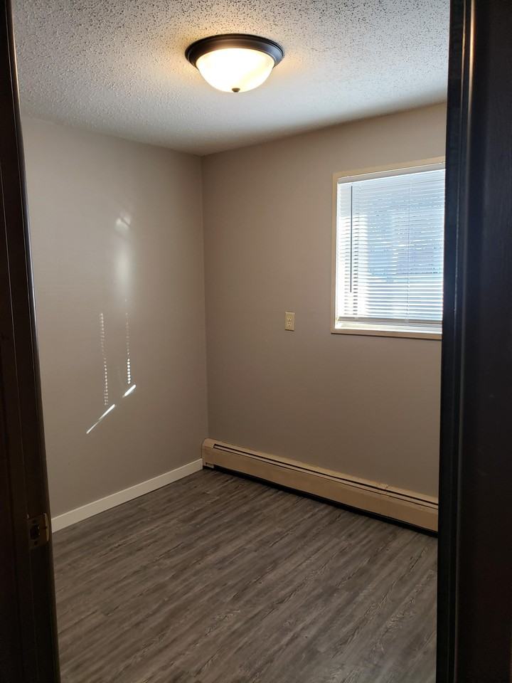 408 McKay Avenue S. (East Side Stories) - Photo 2 of 7