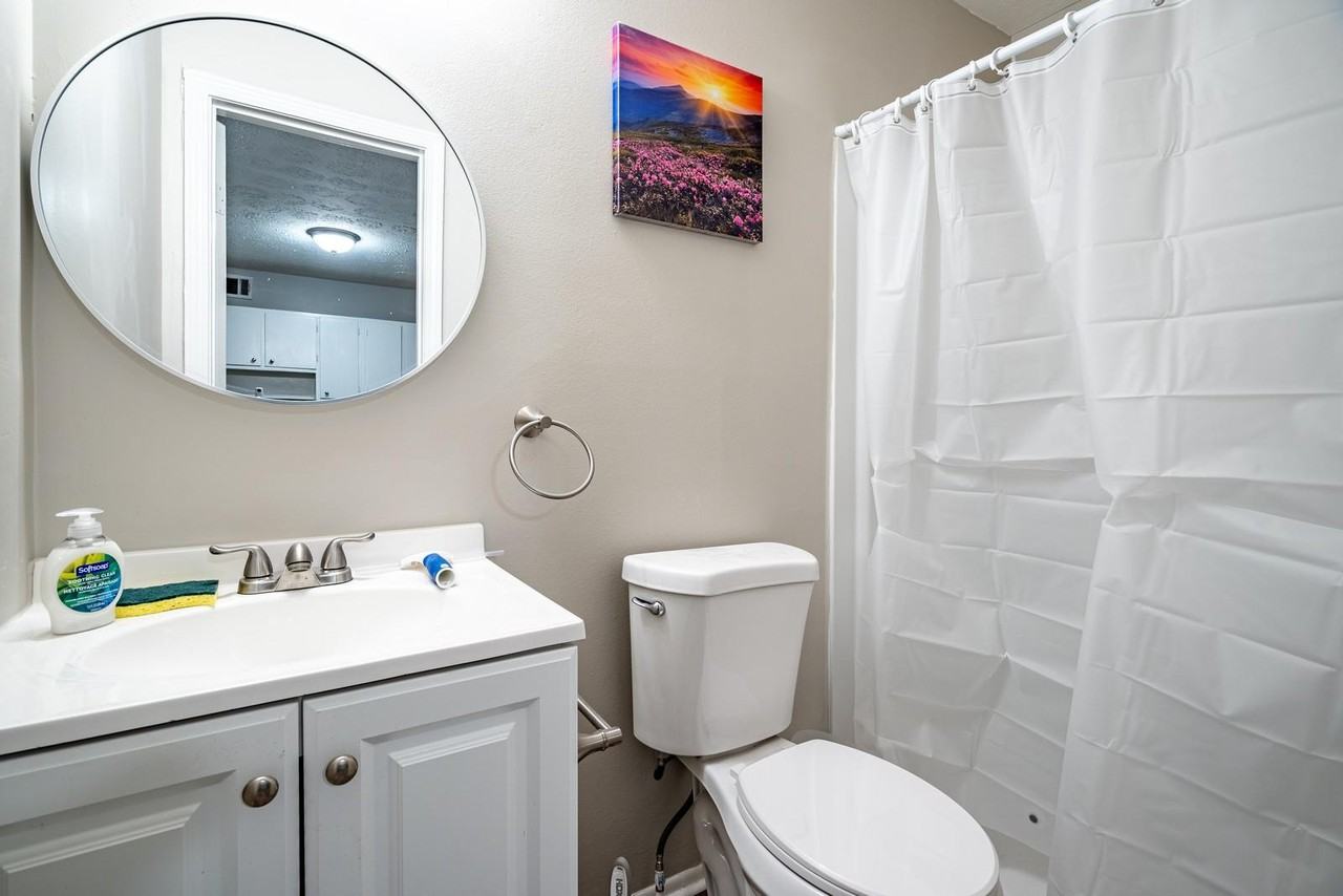 Pineglen Dr - Photo 2 of 17