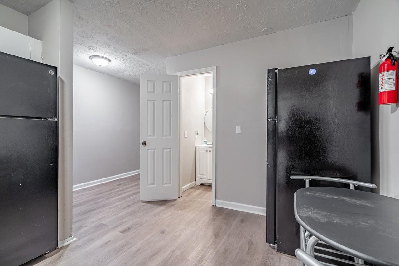 Pineglen Dr - Photo 3 of 17