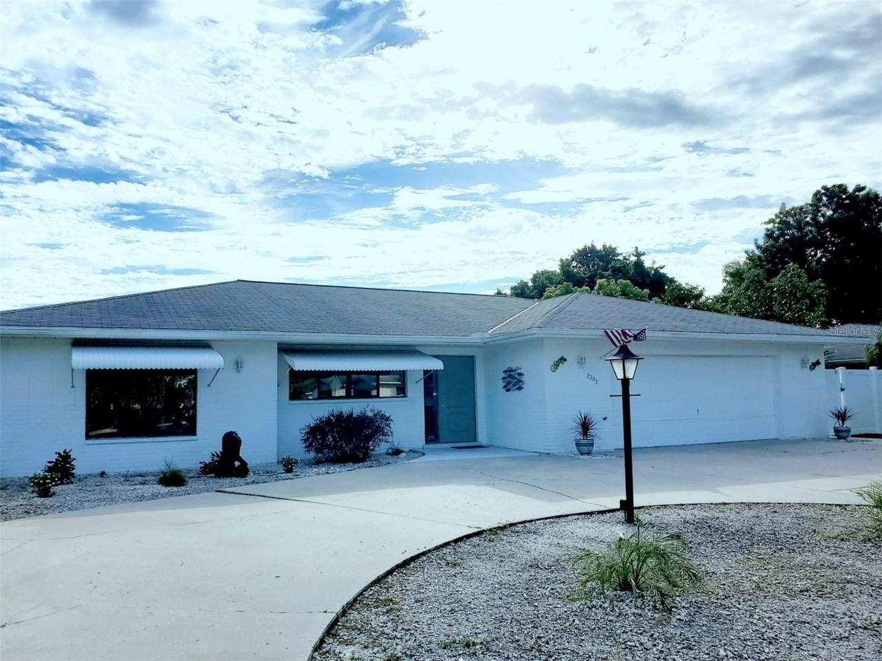 2203 43rd St W - Photo 2 of 25