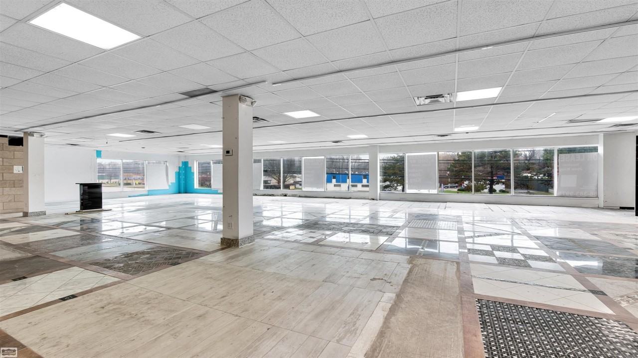 23455 Telegraph Rd - Photo 4 of 39