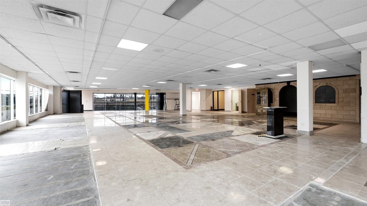 23455 Telegraph Rd - Photo 5 of 39