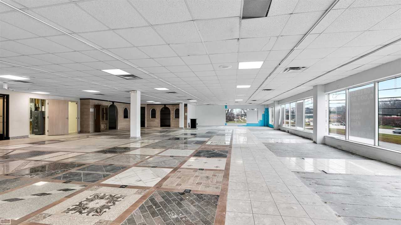 23455 Telegraph Rd - Photo 6 of 39