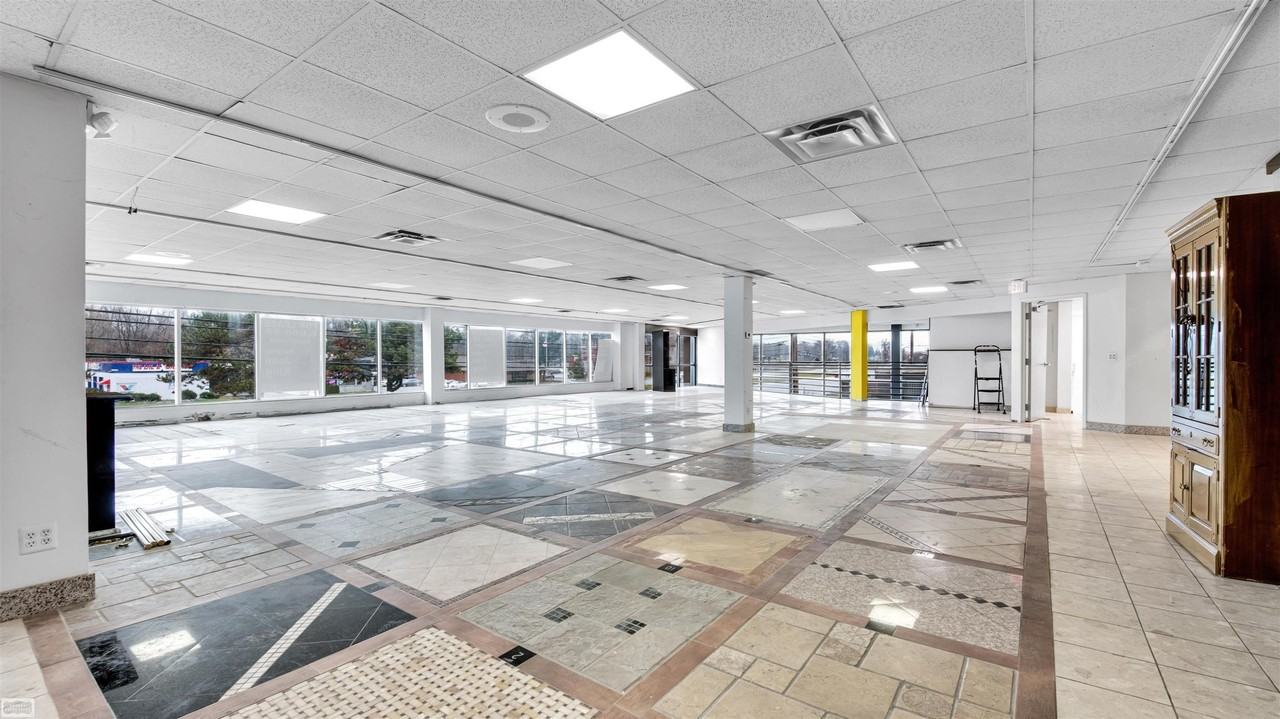 23455 Telegraph Rd - Photo 7 of 39