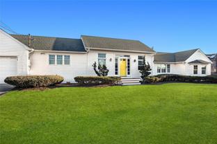 76 Dune Rd - Photo 1 of 1