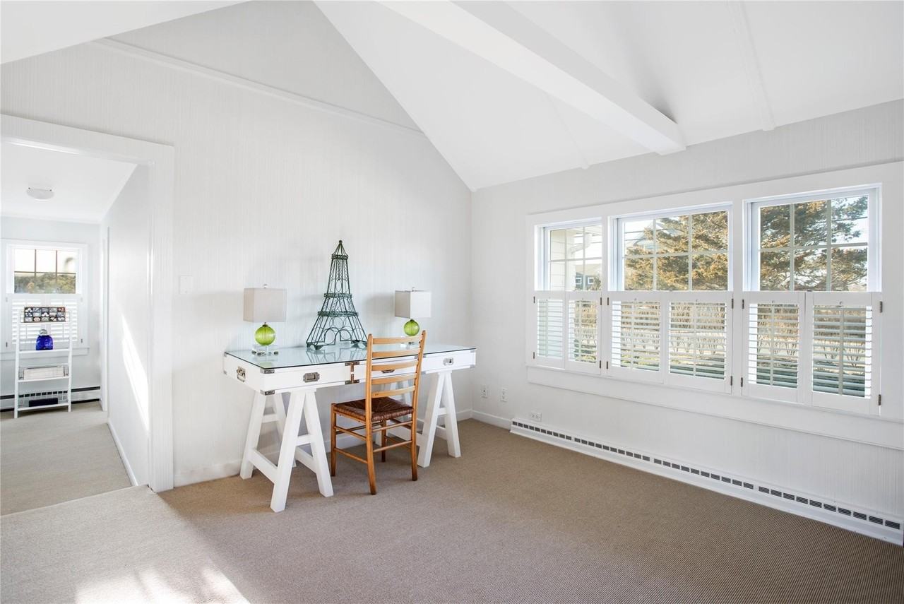 76 Dune Rd - Photo 5 of 13