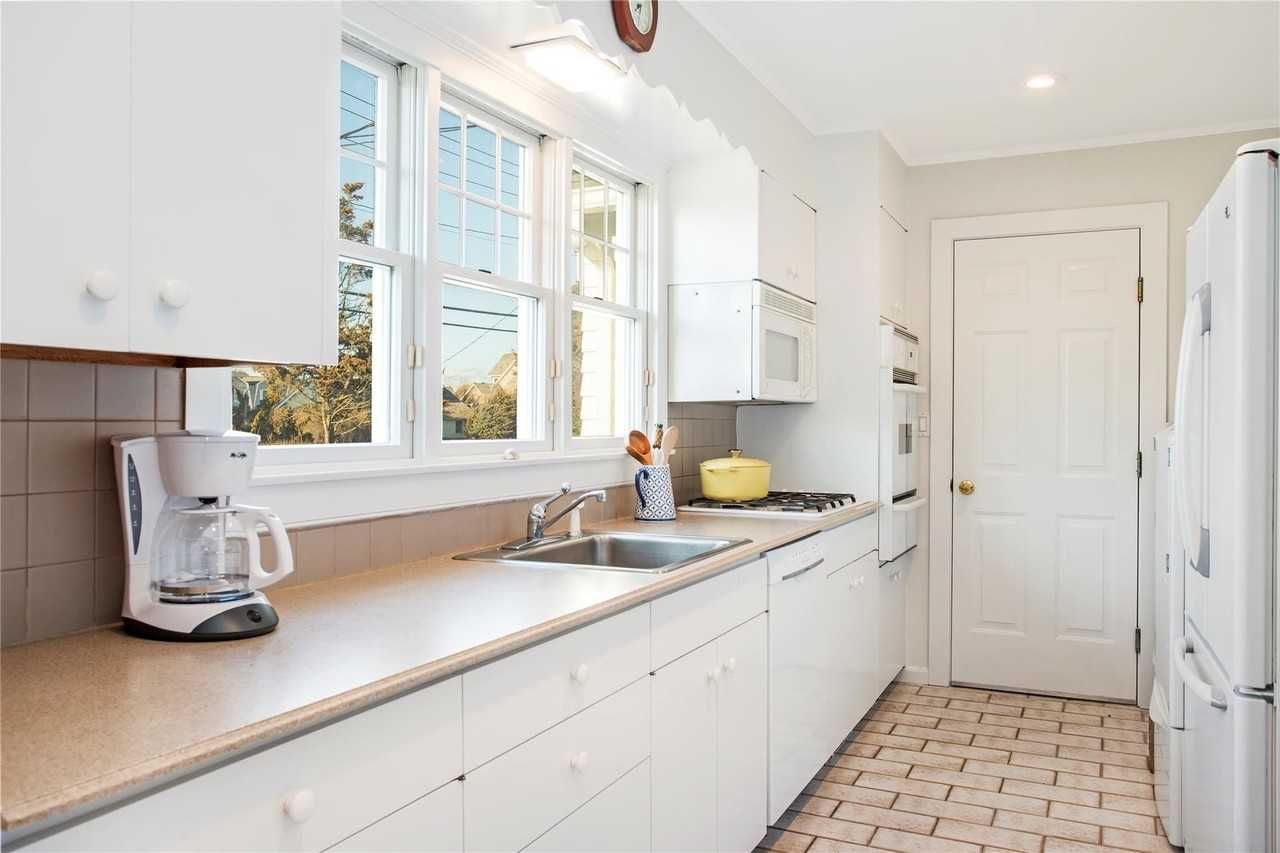 76 Dune Rd - Photo 6 of 13