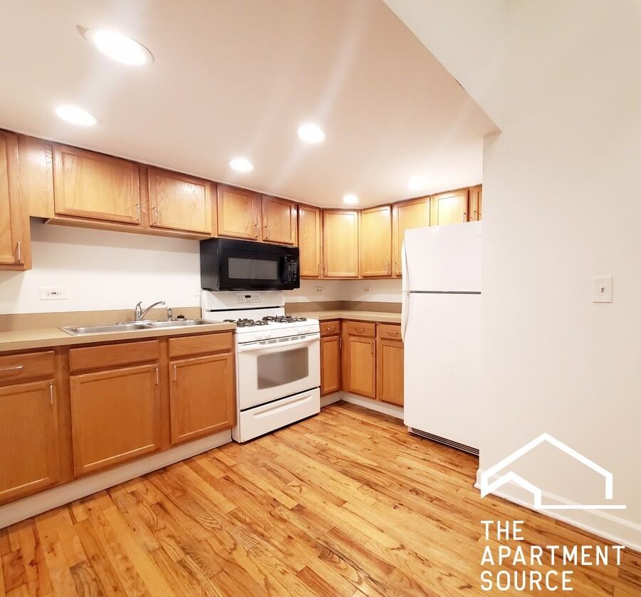 1112 W 18th St #3M - Photo 2 of 16