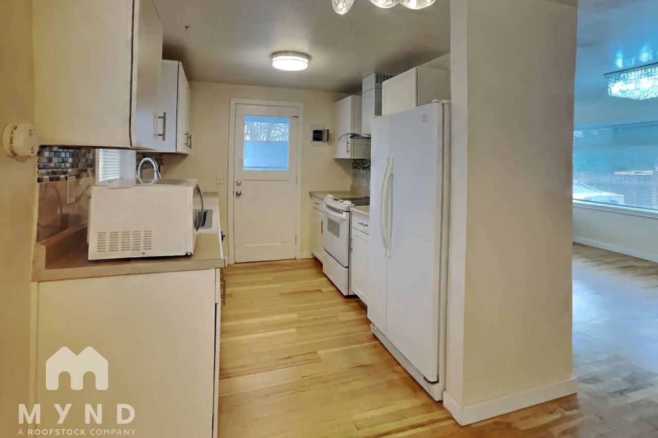 17039 122nd Ave Se - Photo 3 of 19