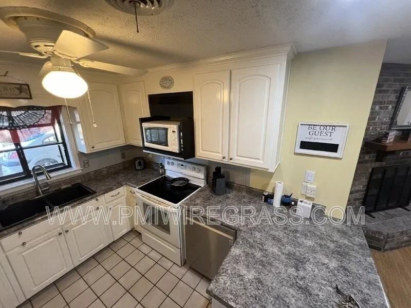 59 Andrews Dr - Photo 4 of 41