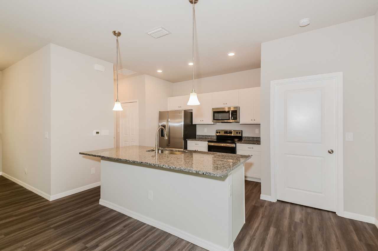 257 Overbrook St - Photo 7 of 15