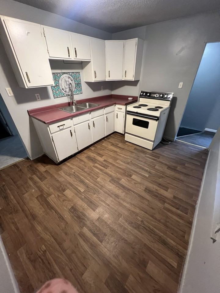 2021 N Main St - Photo 3 of 11