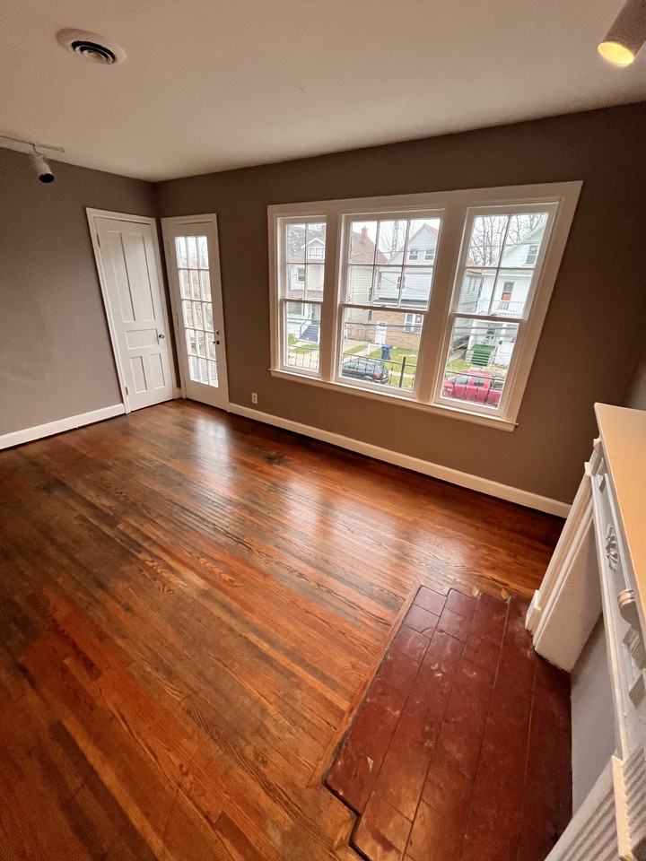 268 Sumner Pl - Photo 3 of 11