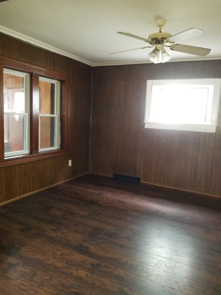 318 Glide St - Photo 3 of 13