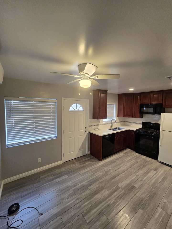 1704 S Campus Ave - Photo 3 of 13