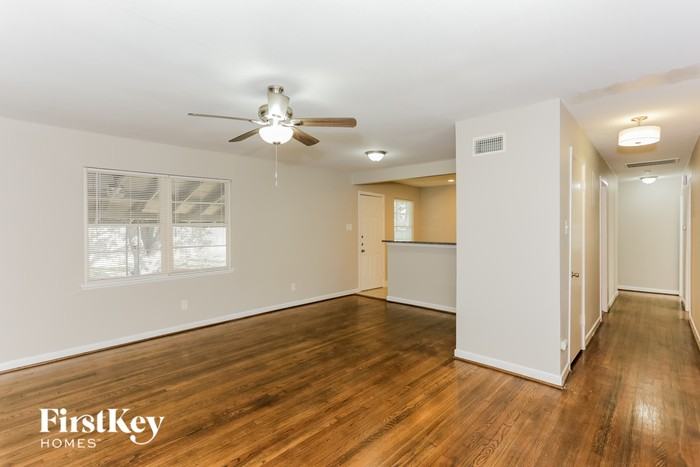 3404 Medina Ave - Photo 2 of 16