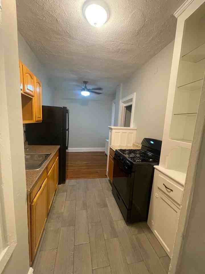 40 Gifford Ave - Photo 6 of 12