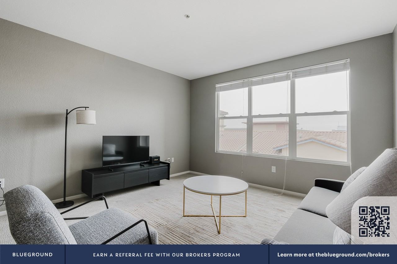 367 Santana Heights - Photo 5 of 62