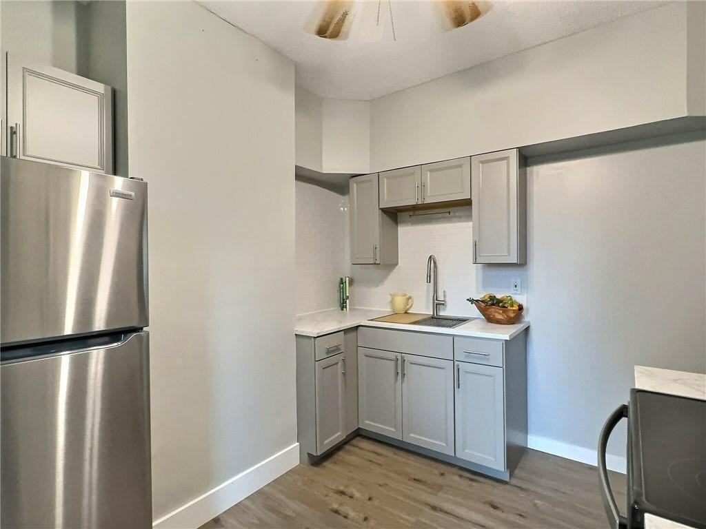 350 Augustine St - Photo 4 of 13