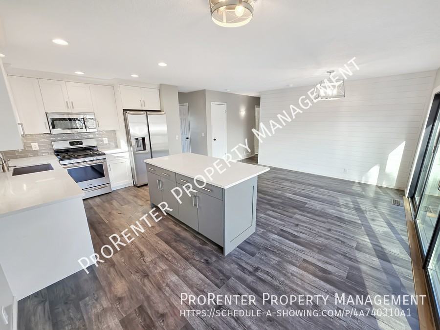 1604 N 2615 W - Photo 6 of 25