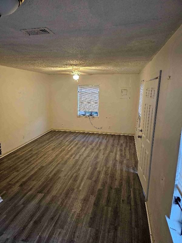 833 Plant St - Photo 3 of 9