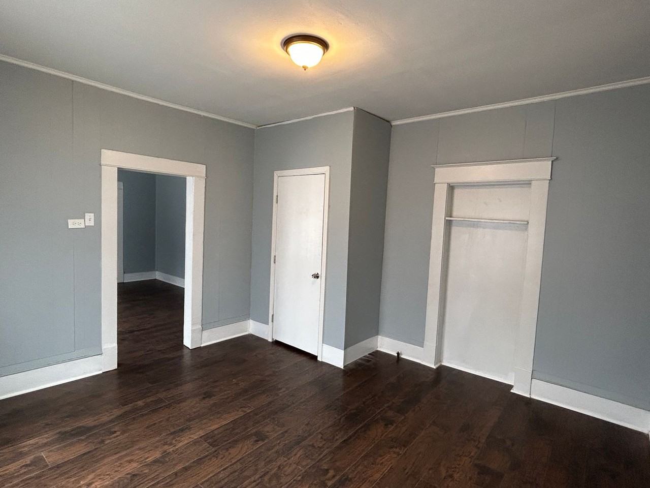 2042 Laurel St - Photo 4 of 6