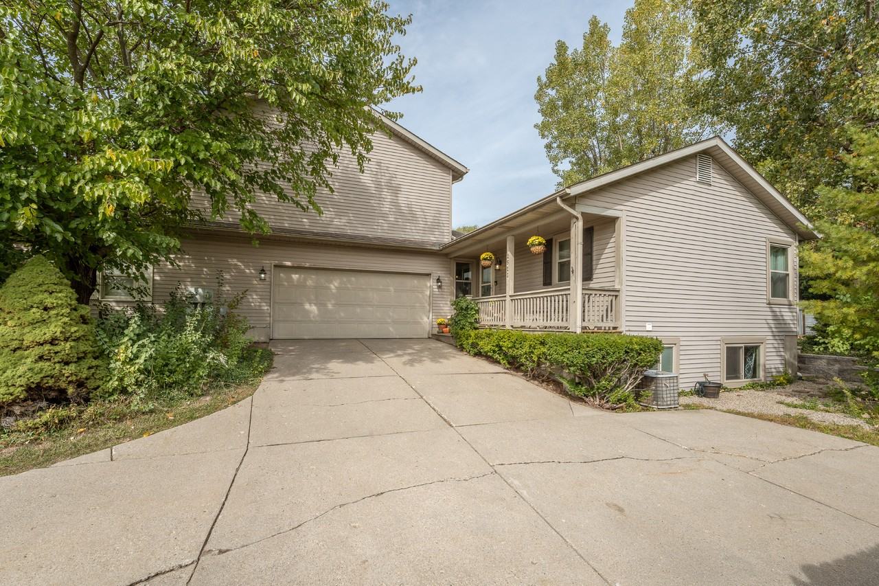 2523 Woodmeadow Dr Se #NA - Photo 2 of 34