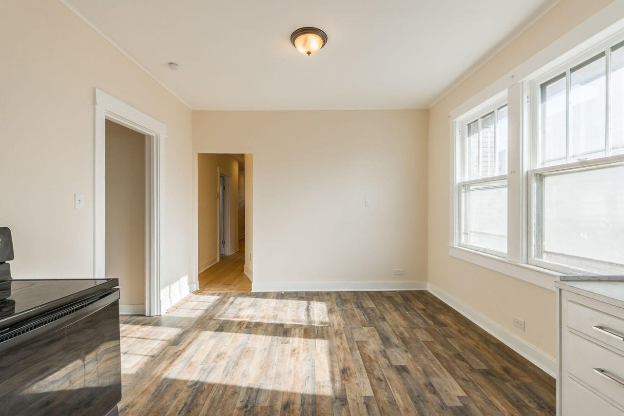 White Avenue - Photo 3 of 10