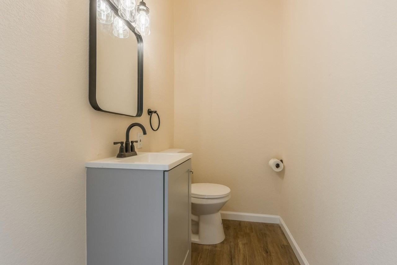 White Avenue - Photo 4 of 10