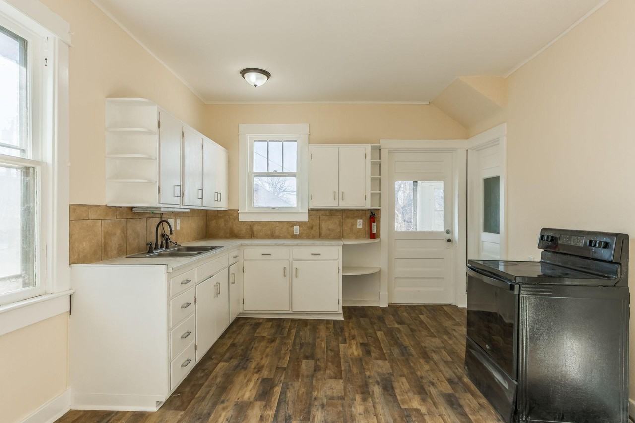 White Avenue - Photo 5 of 10