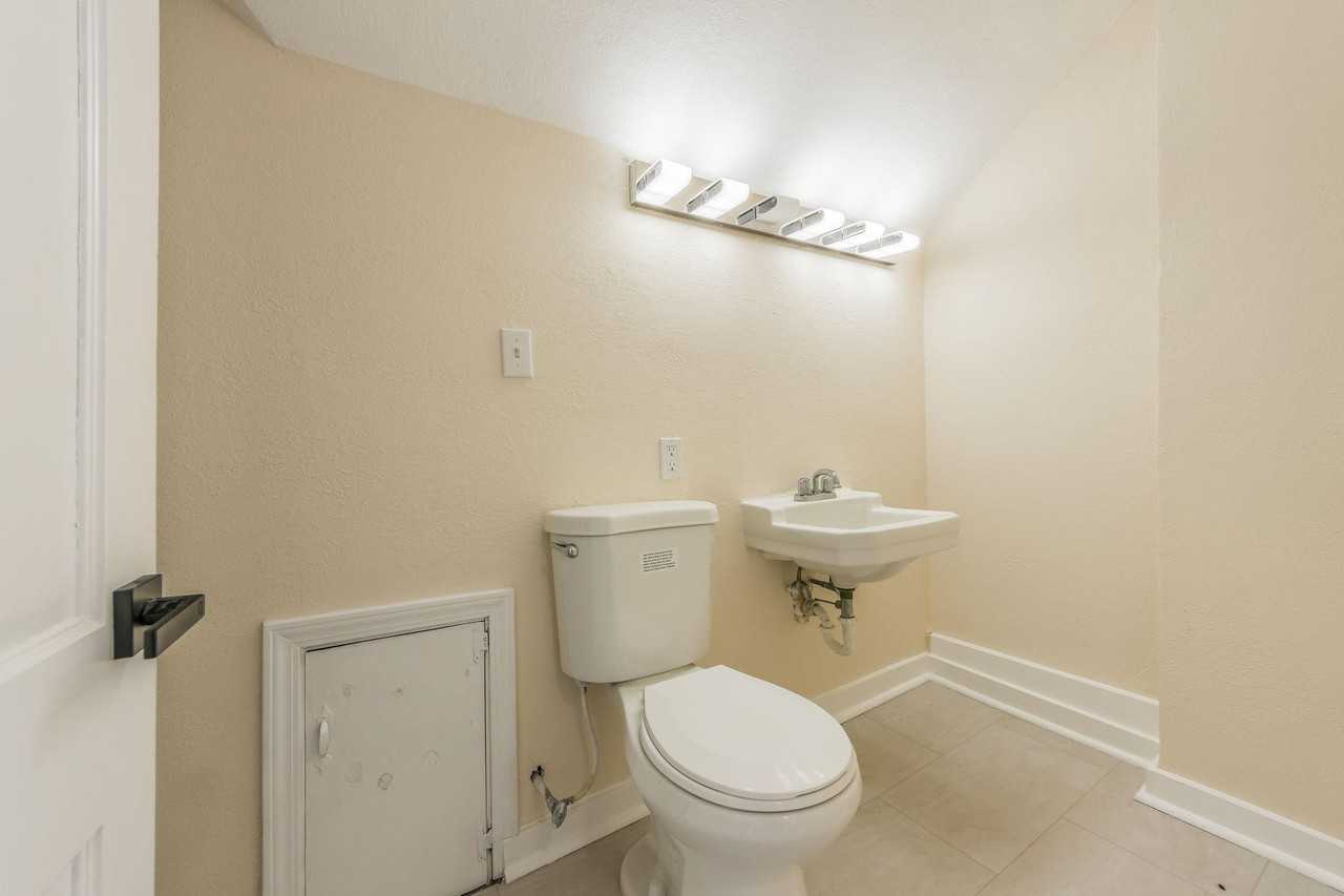 White Avenue - Photo 6 of 10