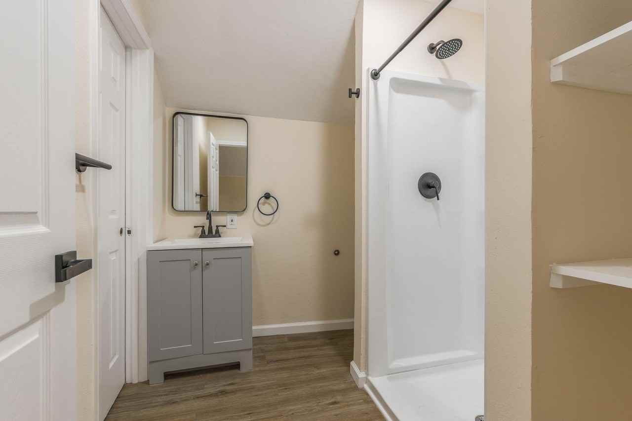 White Avenue - Photo 7 of 10