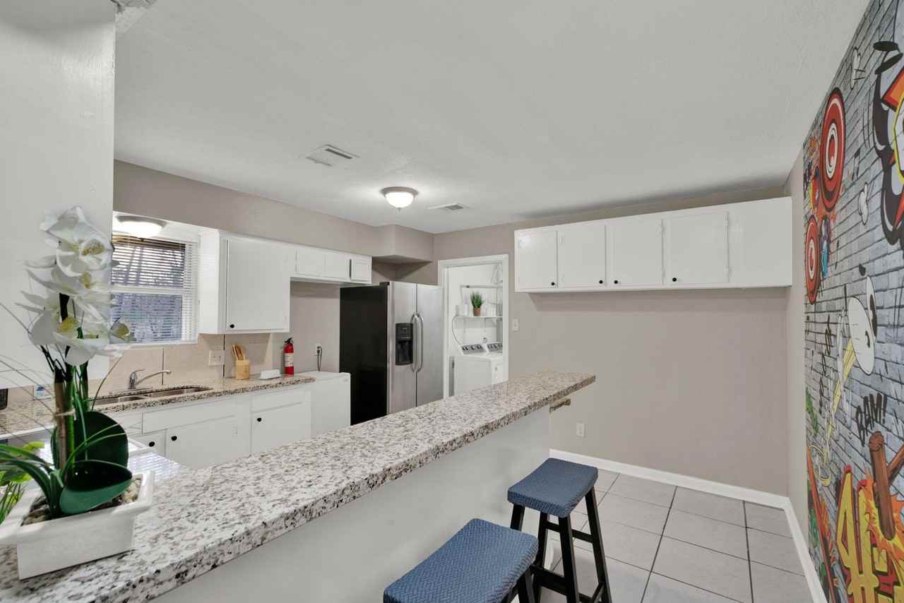 Schevers Street - Photo 4 of 16