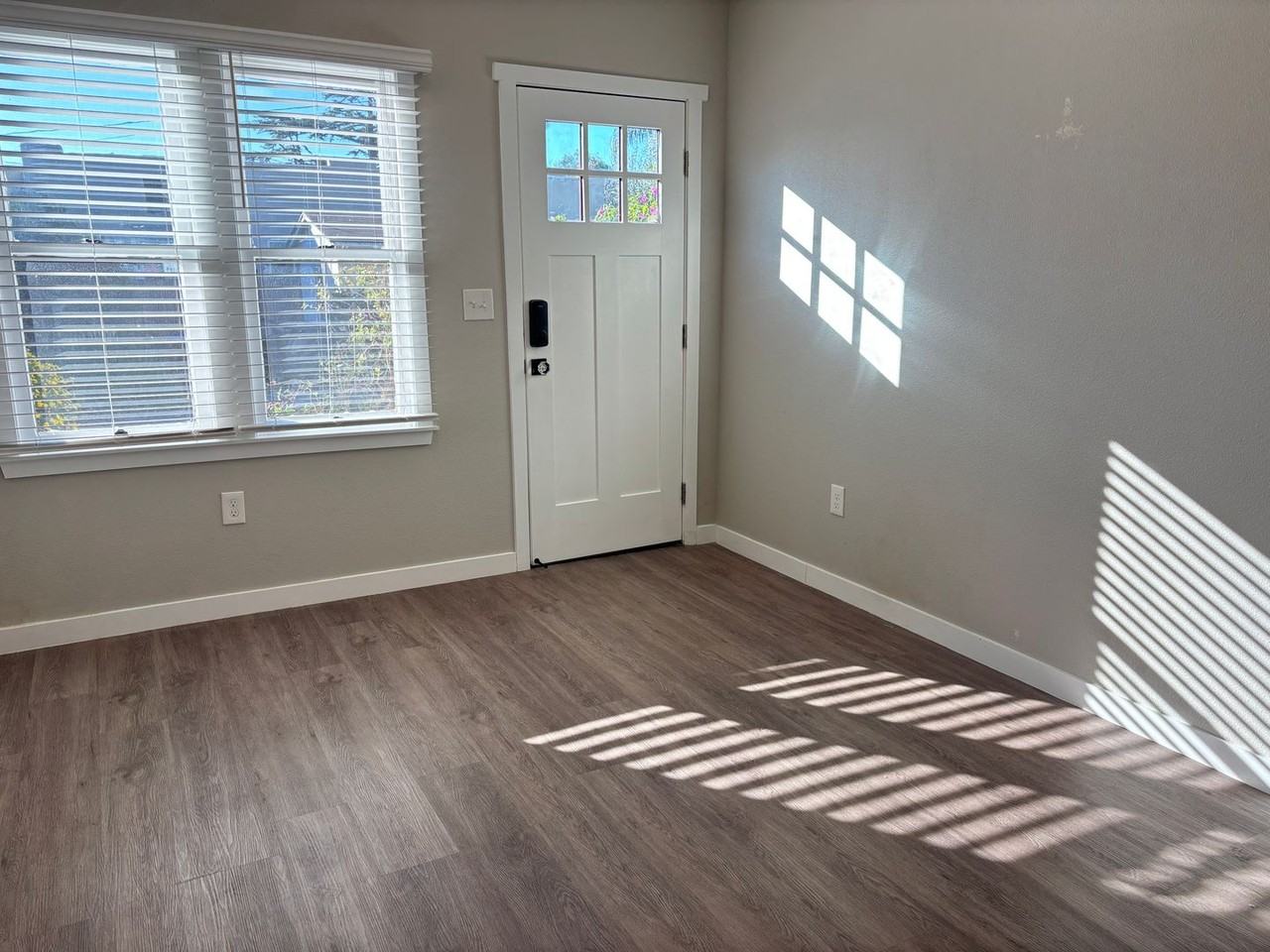 183 N Waverly St - Photo 3 of 12