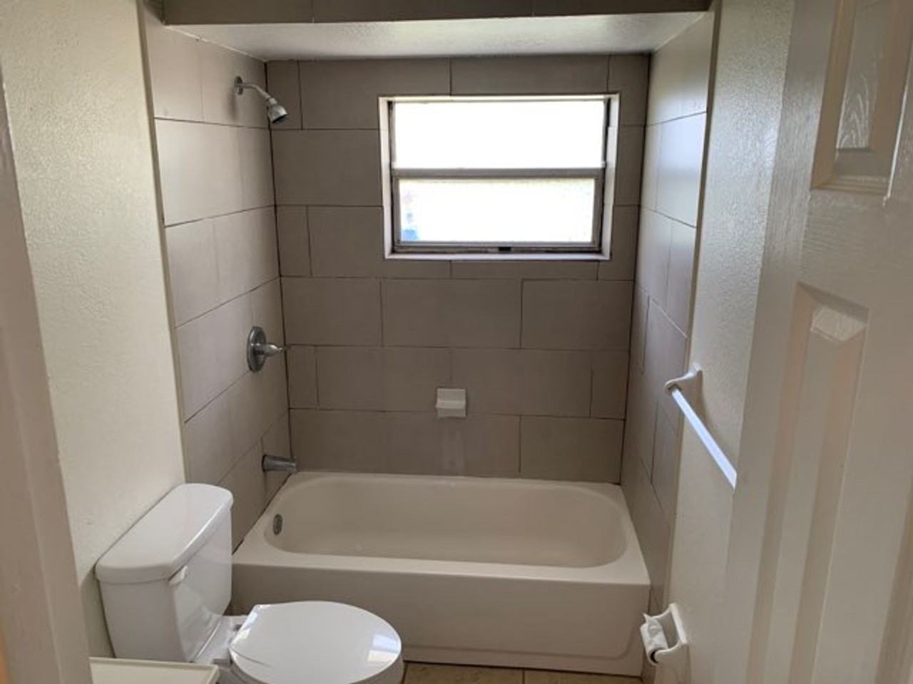 412 Country Lane Dr - Photo 2 of 22