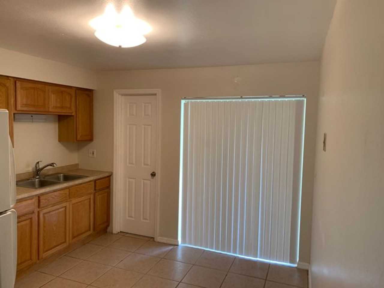 412 Country Lane Dr - Photo 5 of 22