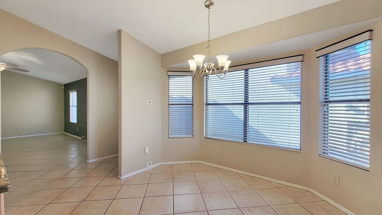 8817 E Dahlia Dr - Photo 4 of 34