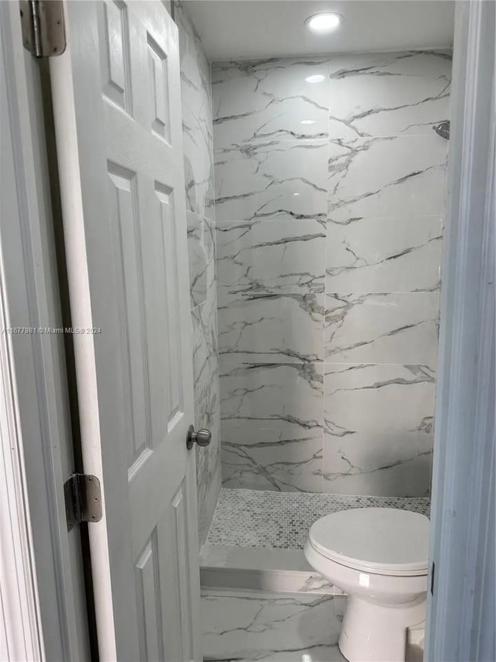 731 Arizona Avenue - Photo 3 of 11