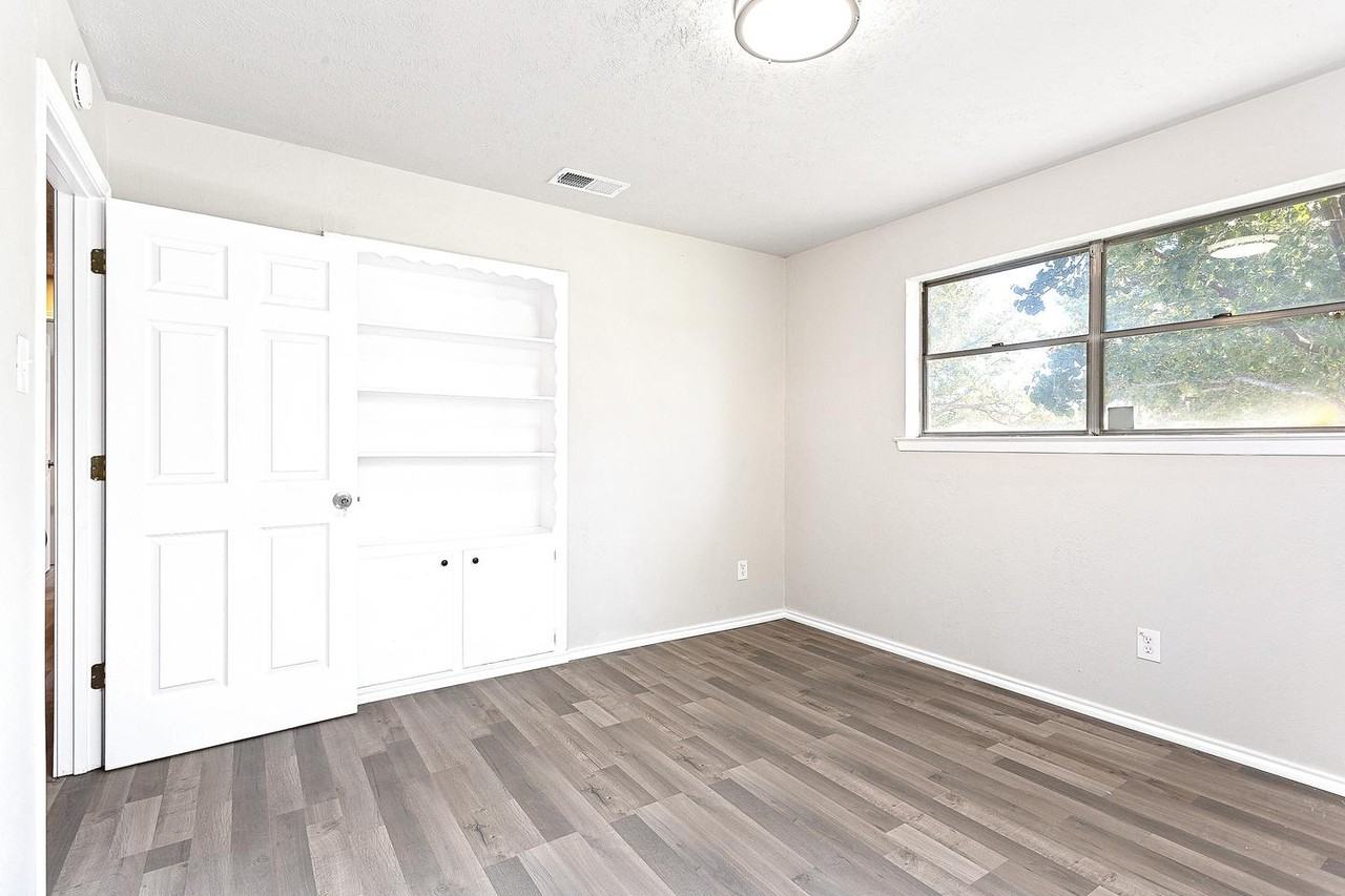 3745 N Hills Dr - Photo 5 of 18