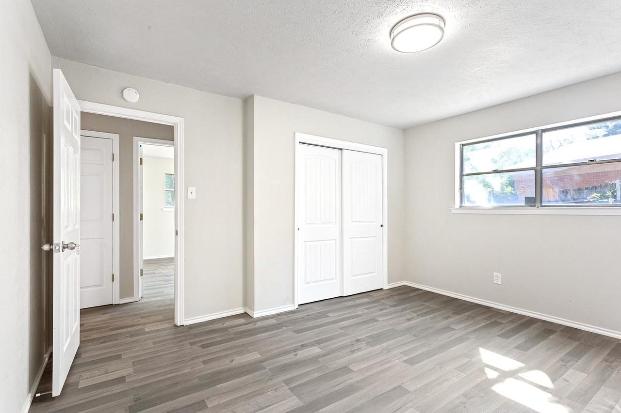 3745 N Hills Dr - Photo 7 of 18