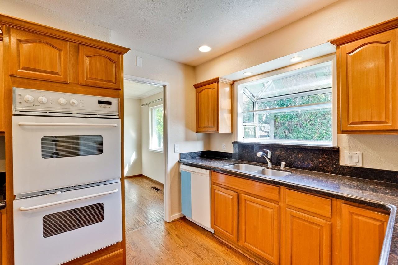 10534 Deodara Dr - Photo 5 of 18
