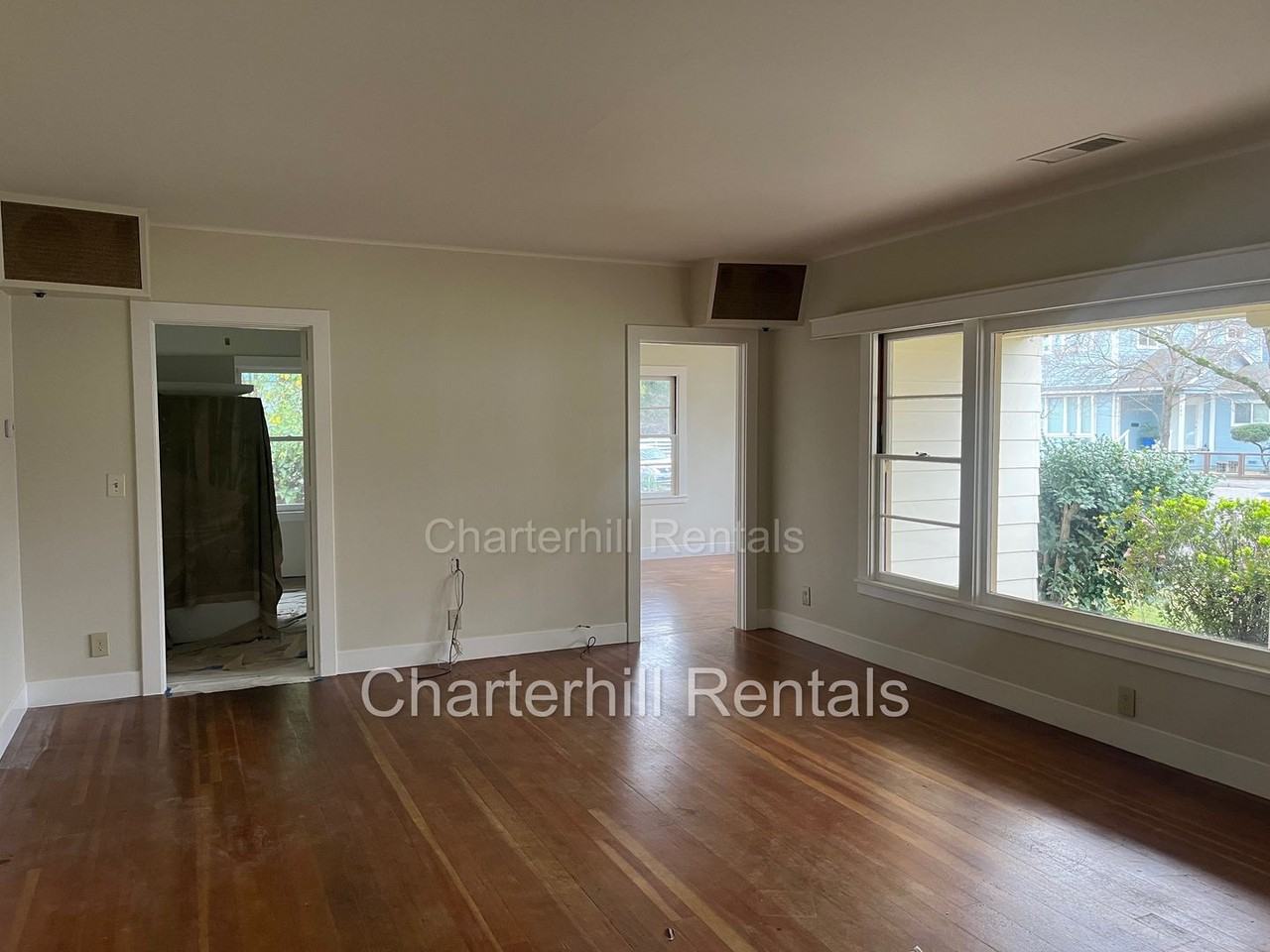 122 S Main St - Photo 4 of 12