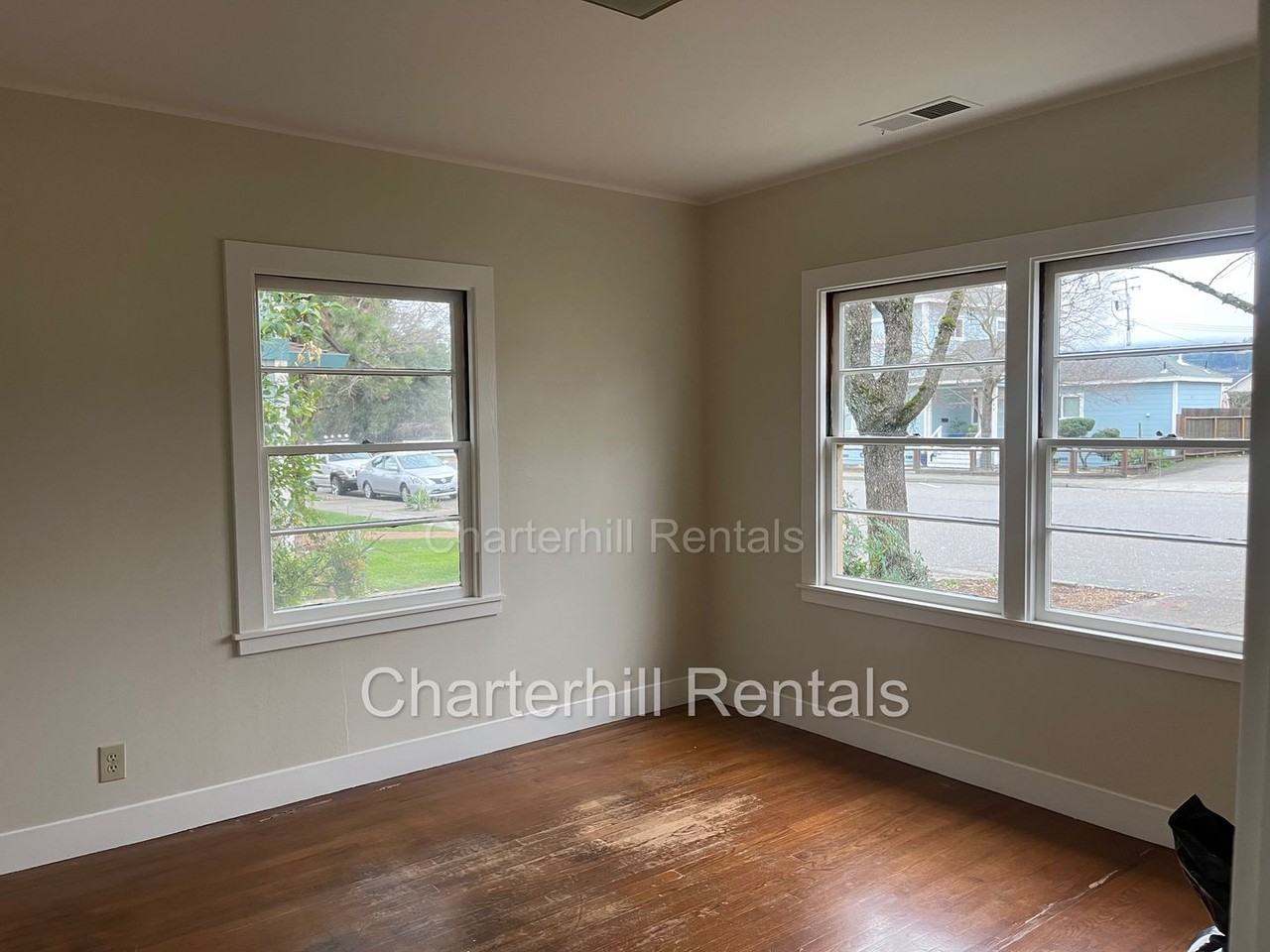 122 S Main St - Photo 6 of 12