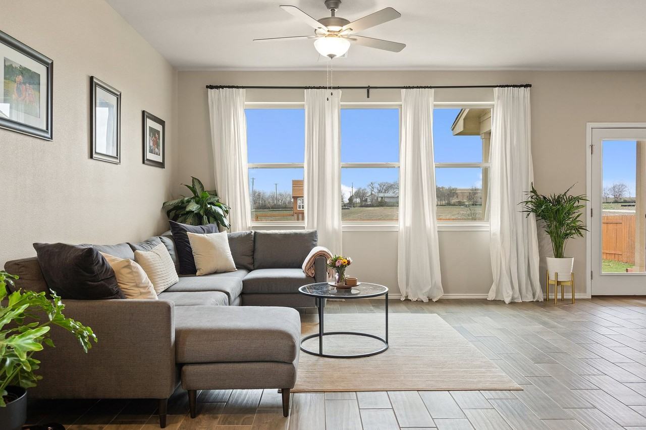 134 Gold Finch Dr - Photo 2 of 10