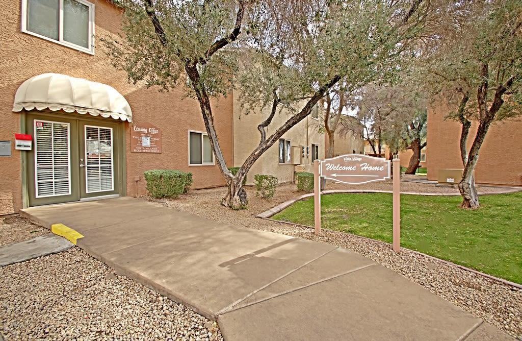 1805 W Cortez St - Photo 2 of 10