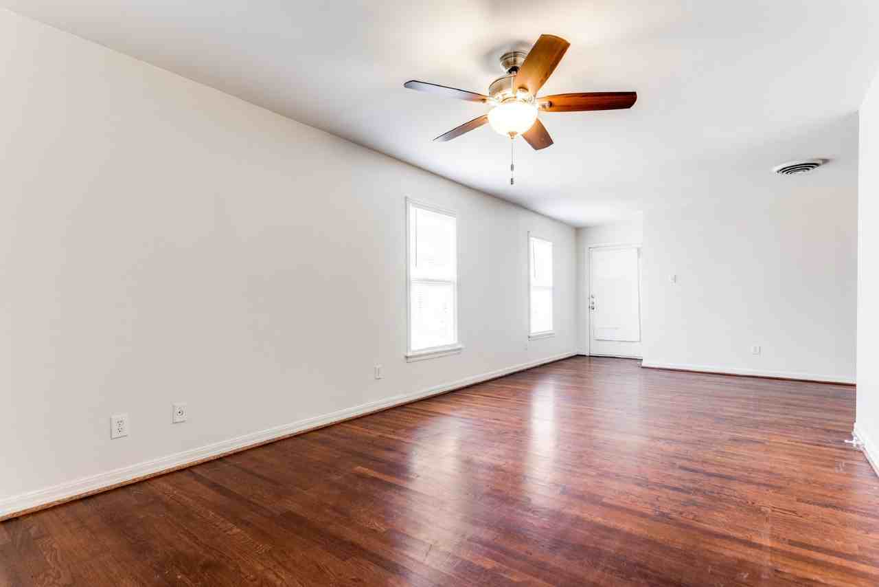 6024 Curzon Ave - Photo 3 of 12