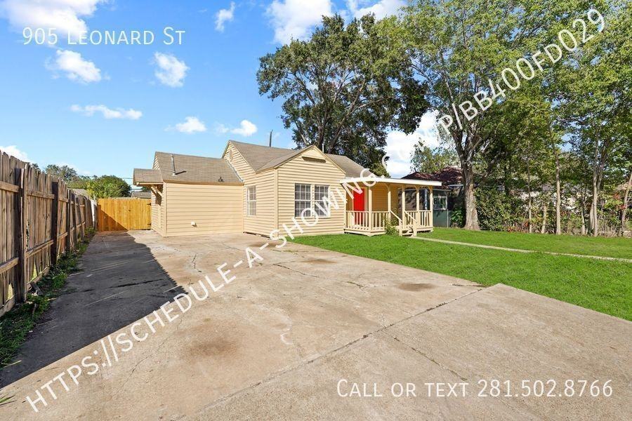 905 Leonard St - Photo 2 of 20