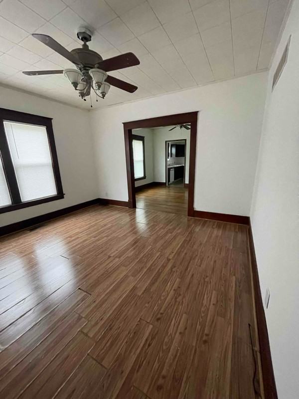 208 Watts Ave - Photo 4 of 16