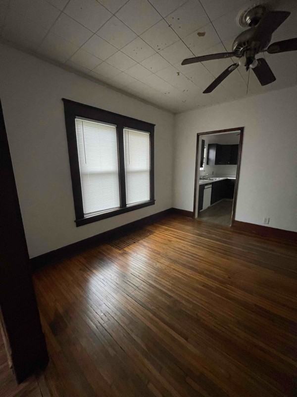 208 Watts Ave - Photo 5 of 16