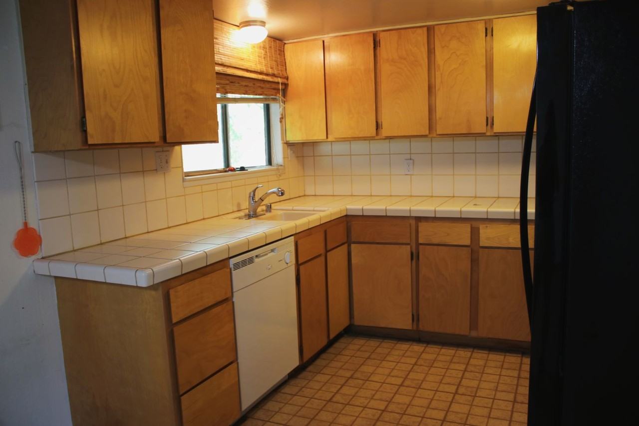 1944 Heaton Cir - Photo 2 of 8